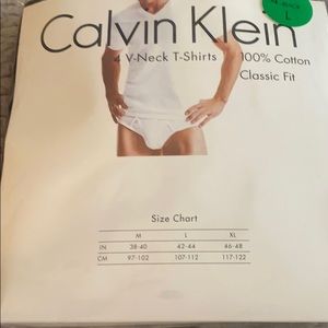 Set of 4 Calvin Klein v neck tshirts.